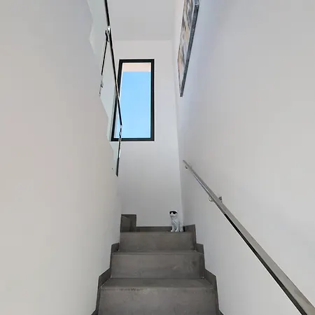 R-40-a Corner With Jacuzzi *