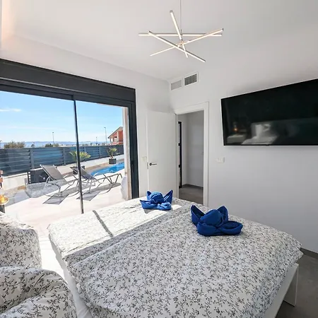 R-40-a Corner With Jacuzzi *