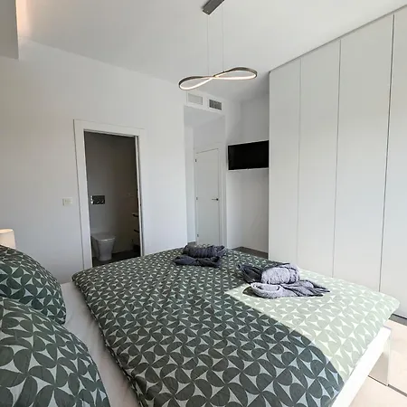 R-40-a Corner With Jacuzzi Feriehus *